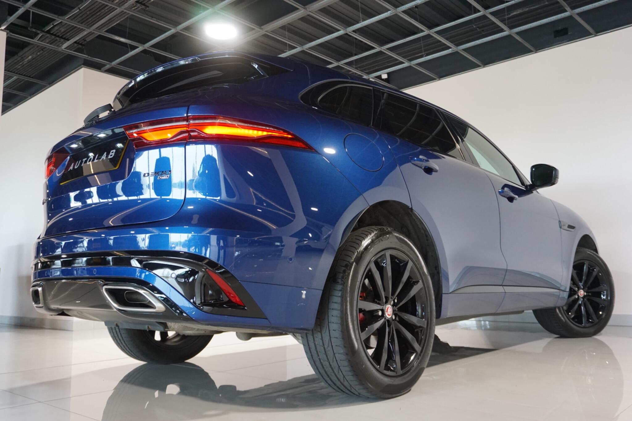 Jaguar F-PACE 3.0 D300 MHEV R-Dynamic SE SUV 5dr Diesel Auto AWD Euro 6 (s/s) (300 ps)